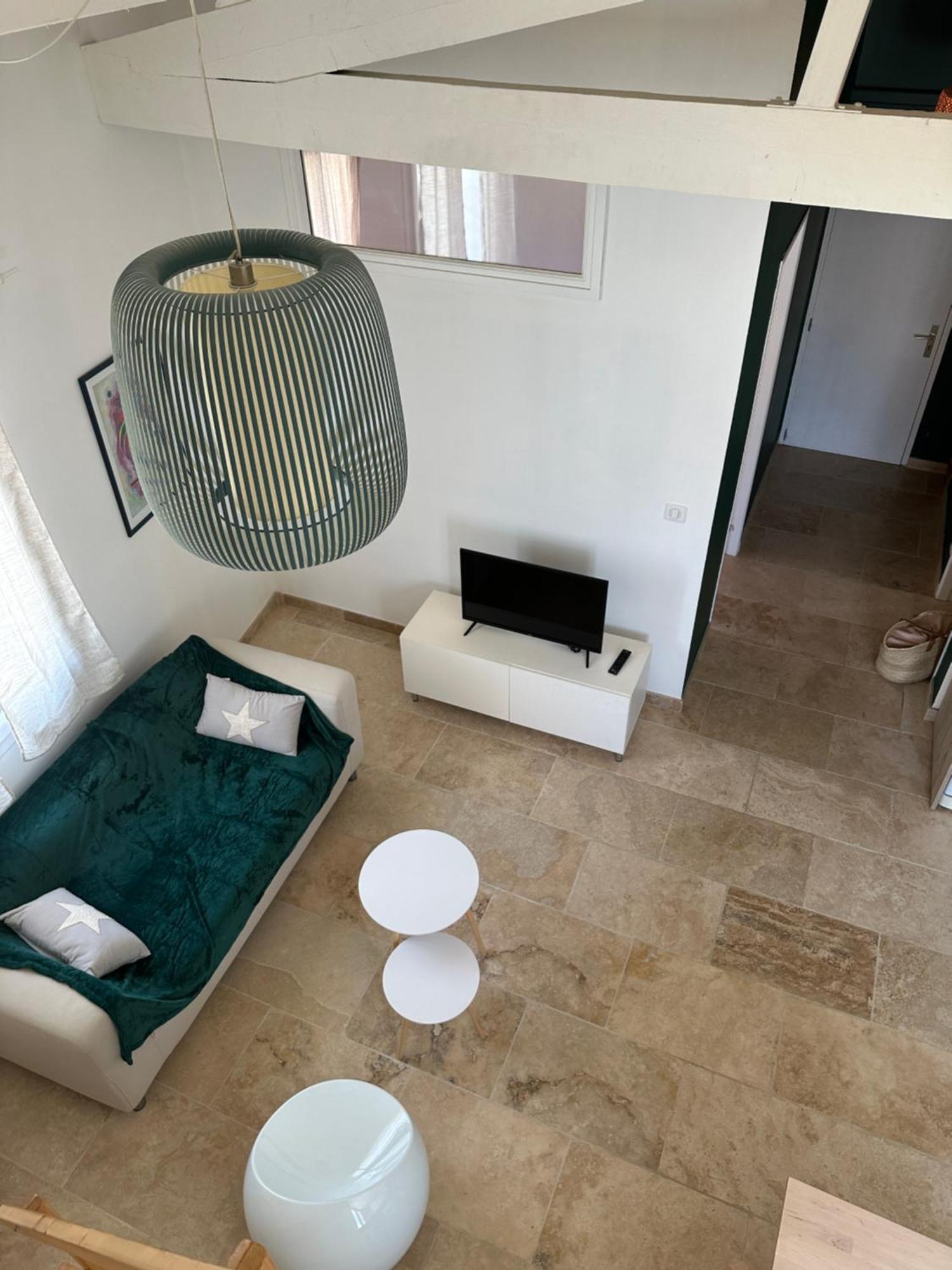 Appartement Avec Vue Sur L Eglise Des Saintes Exterior foto