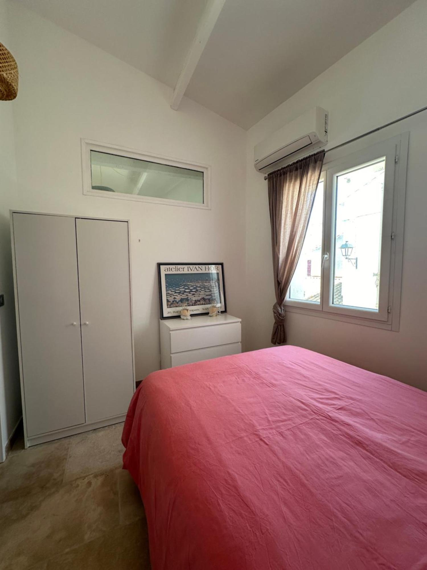 Appartement Avec Vue Sur L Eglise Des Saintes Exterior foto