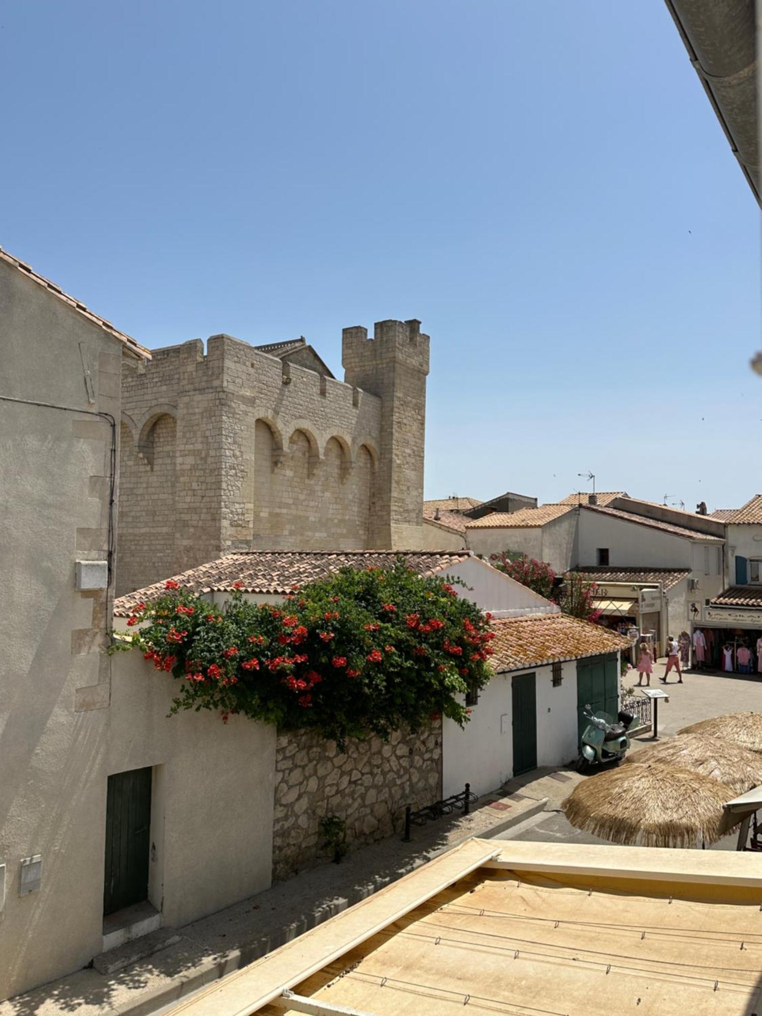 Appartement Avec Vue Sur L Eglise Des Saintes Exterior foto