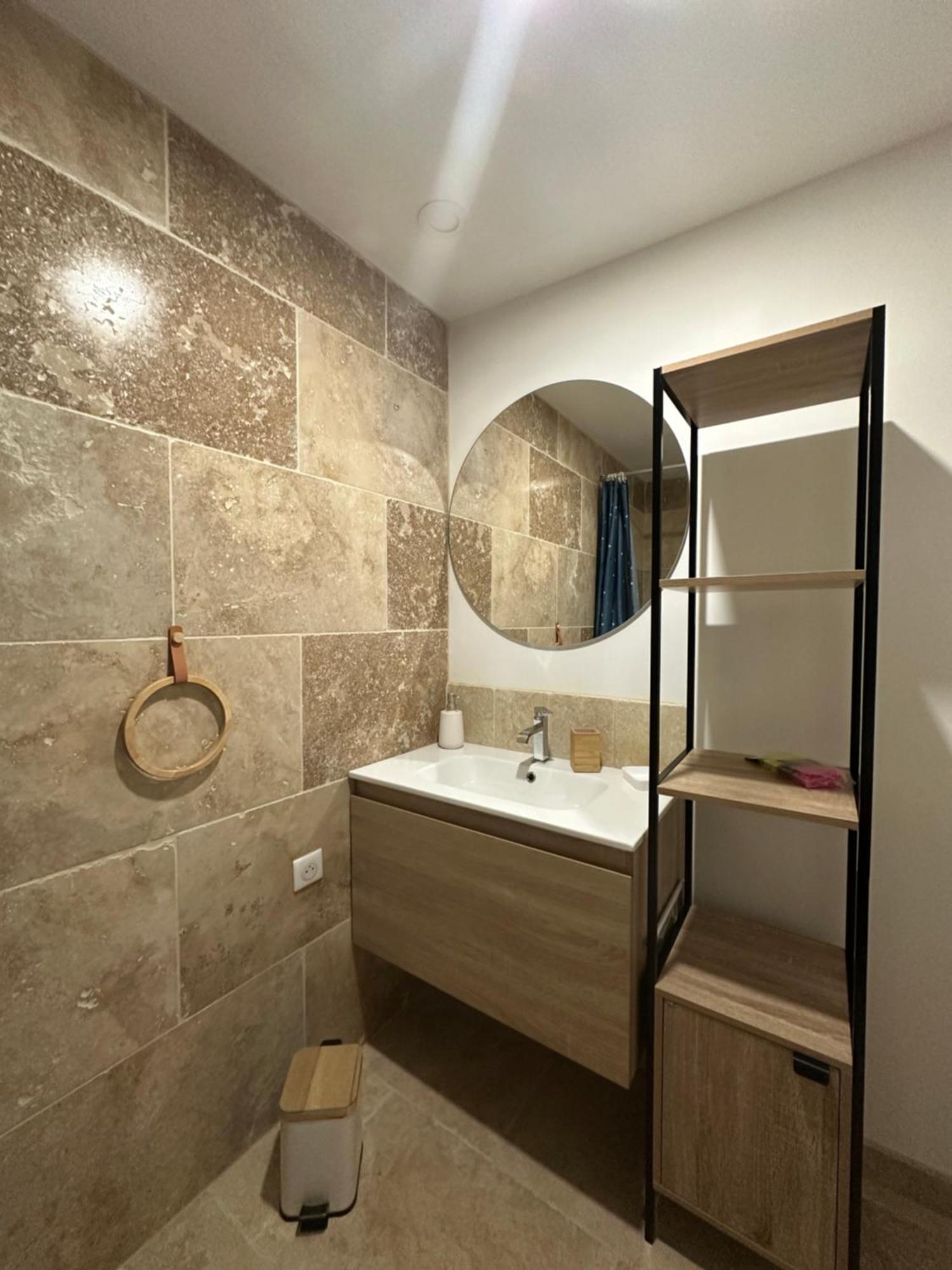 Appartement Avec Vue Sur L Eglise Des Saintes Exterior foto